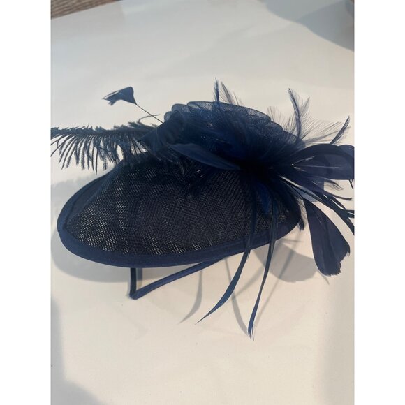 Elegant Navy Blue Fascinator Hat With Mesh Rose & Feather Accents For Weddings R - Picture 5 of 6